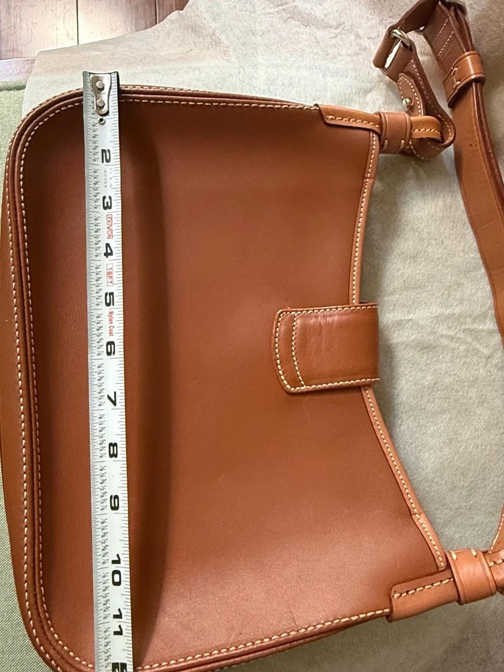 Dooney and Bourke Tan Leather Shoulder Bag - Picture 5 of 7